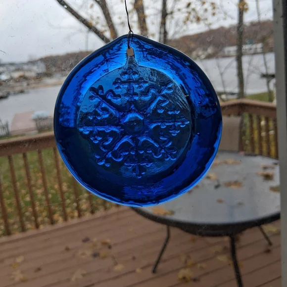 Blenko Cobalt Blue Snowflake Pressed Glass Suncatcher - Picture 3 of 4